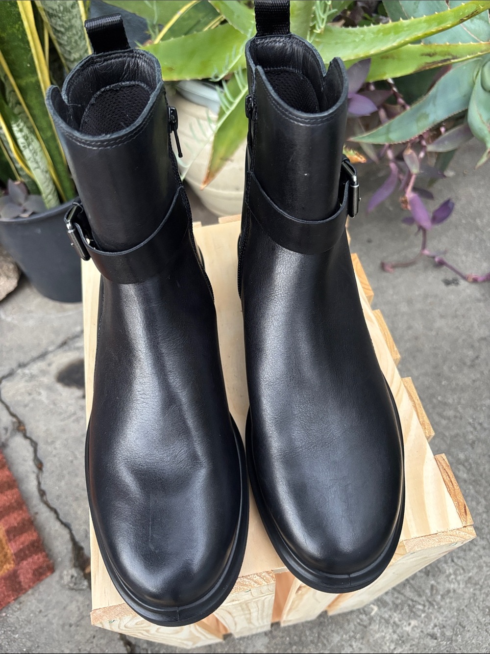 Ecco Black Leather Ankle Boots with Buckle